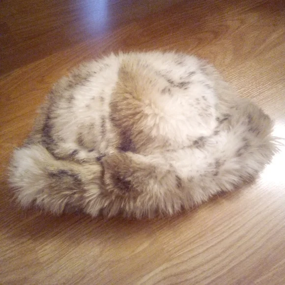 Faux fur Russian style women\'s hat w/satin lining White Faux Fur Russian‑style Accessories Set - Etsy main image 4